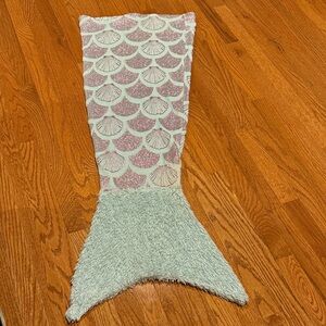 Pink and White Mermaid Tail Blanket for Kids